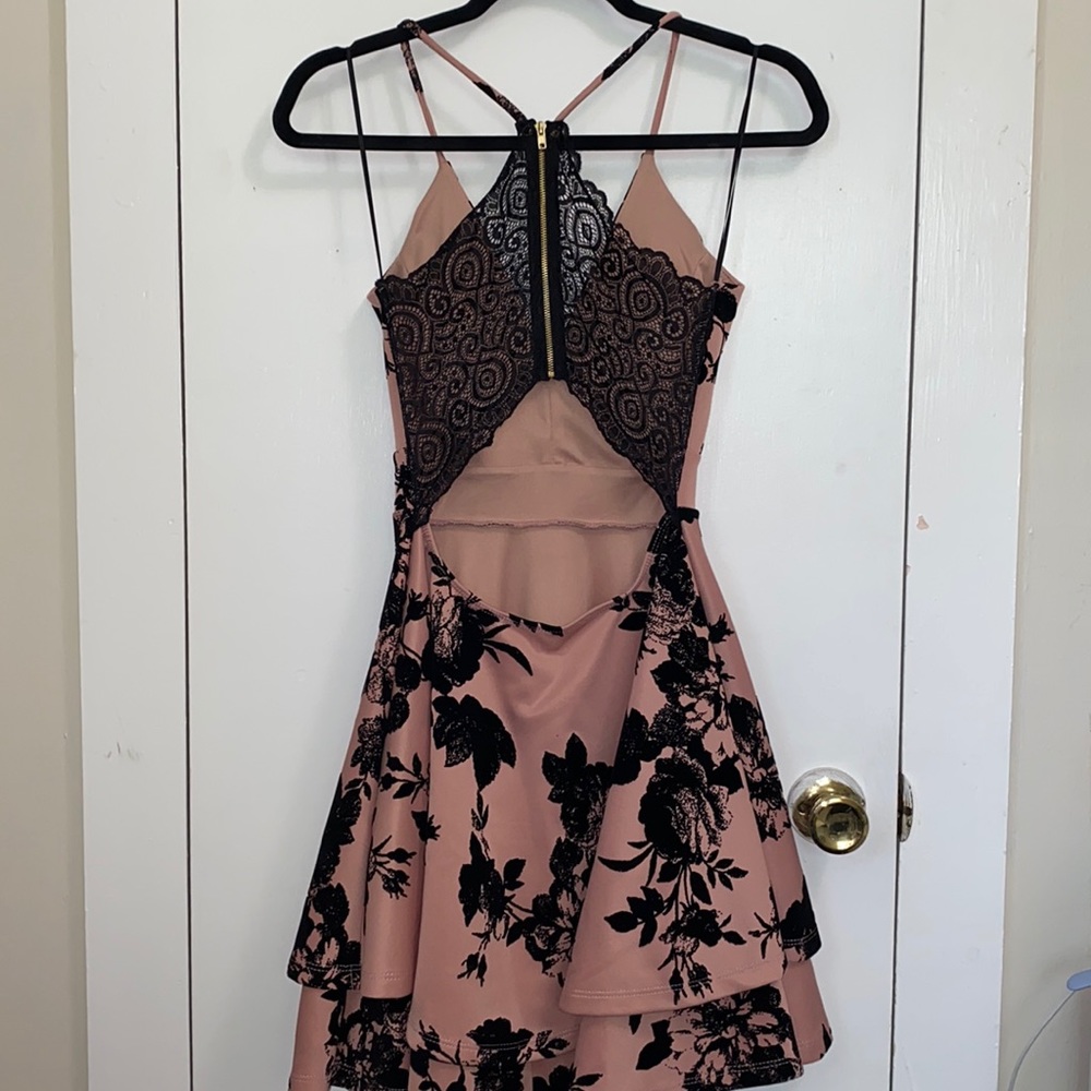 BRAND NEW DRESS - Picture 2 of 4